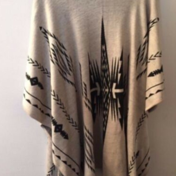 LF Bohemian Printed Poncho Cape Wrap NWT - Picture 2 of 4